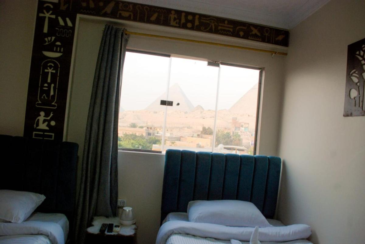 big window pyramids view - Housity