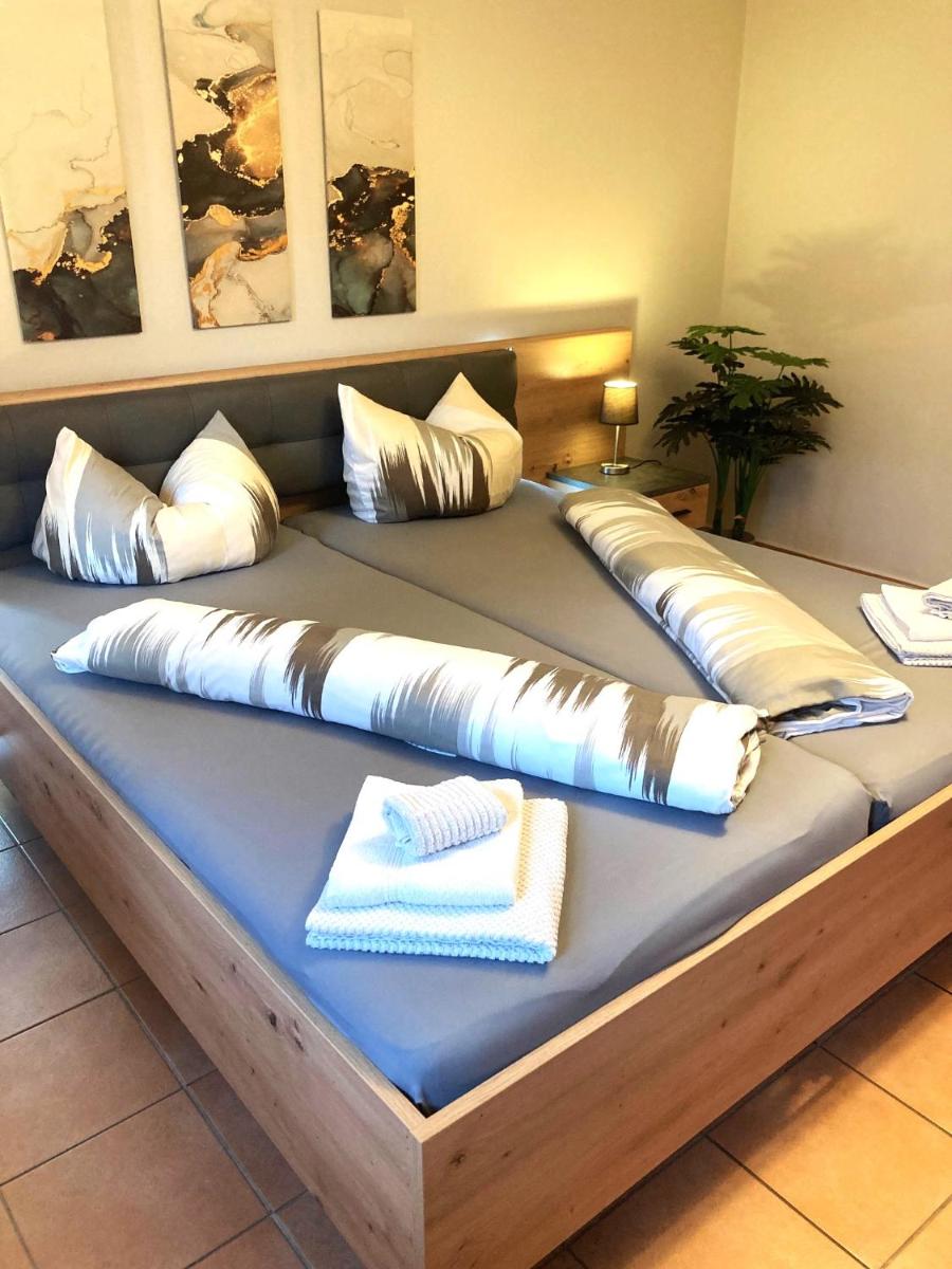 Ferienwohnungen Sernatinger - Housity