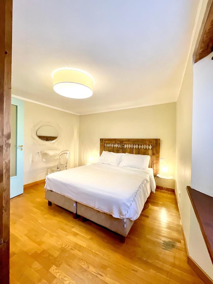 Aymon de Challant - Housity