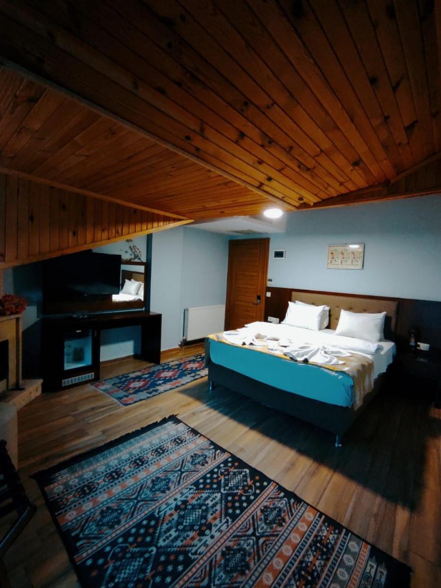 Hill River Hotel - Housity