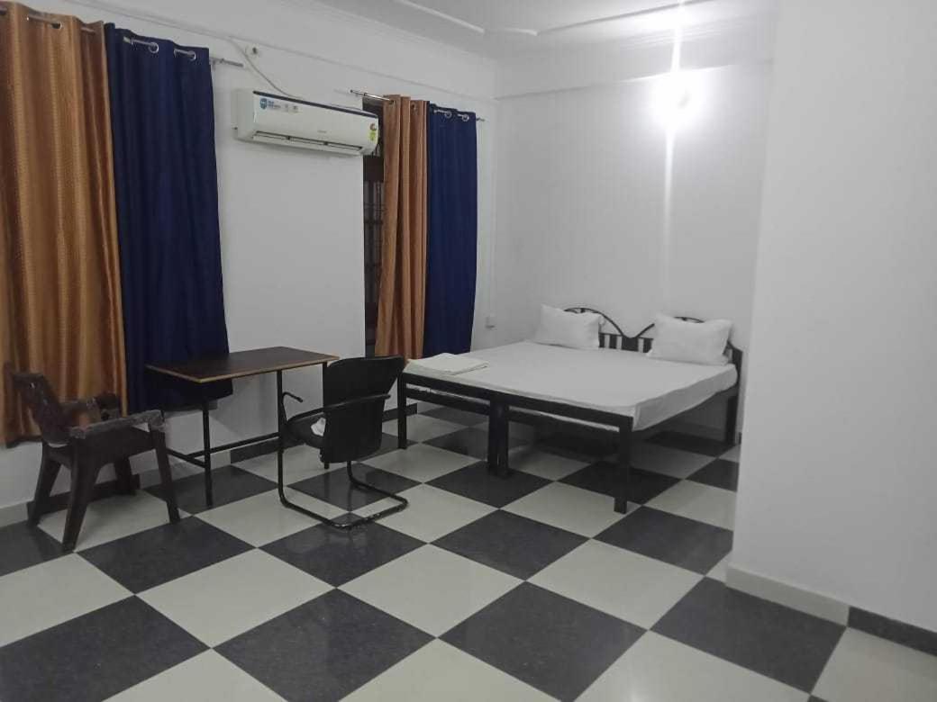 Hotel O Krishna Stay In - Housity
