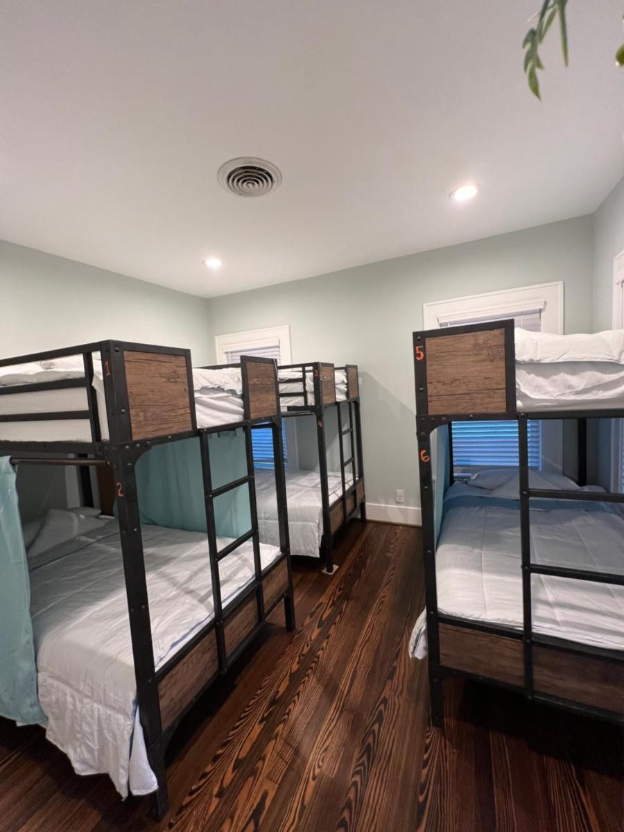 MyCrib Houston Hostel - Housity