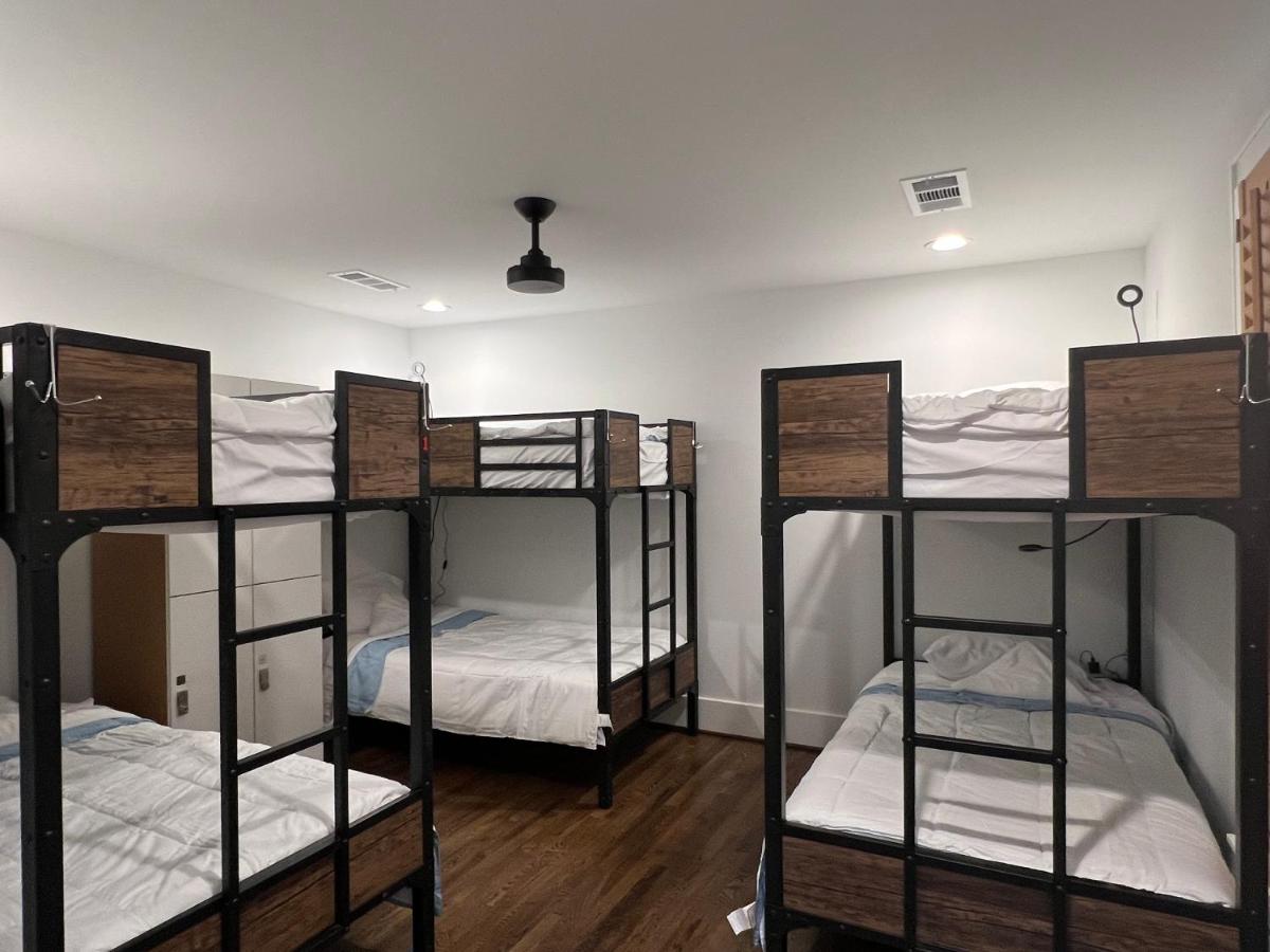 MyCrib Houston Hostel - Housity
