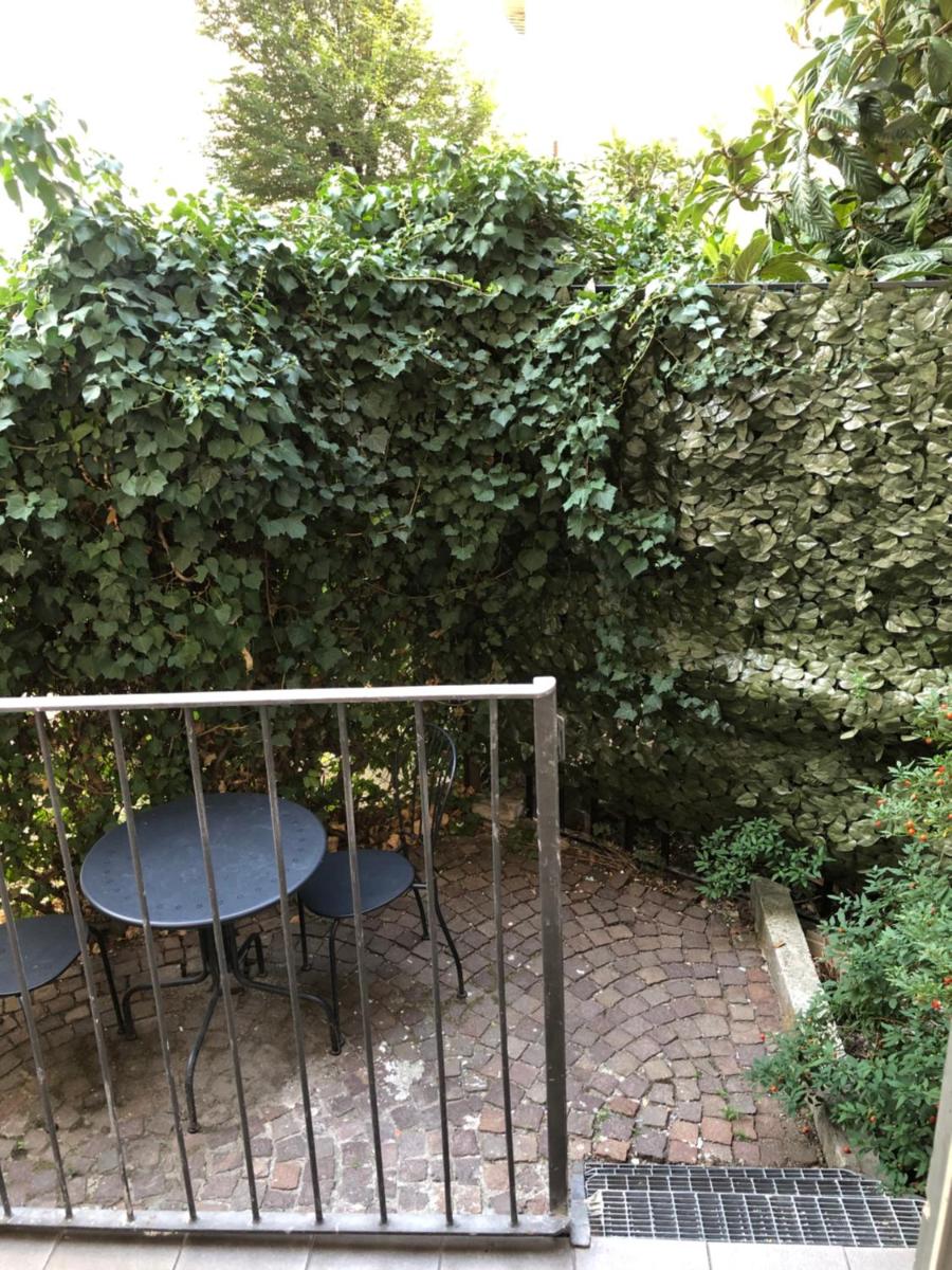 Lovely 2 room apartment with small garden - Housity