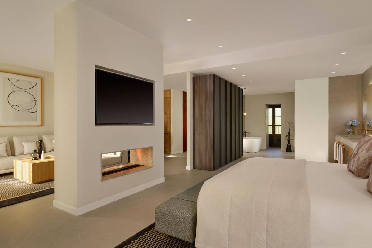 Cama o camas de una habitación en Castillo Hotel Son Vida, a Luxury Collection Hotel, Mallorca