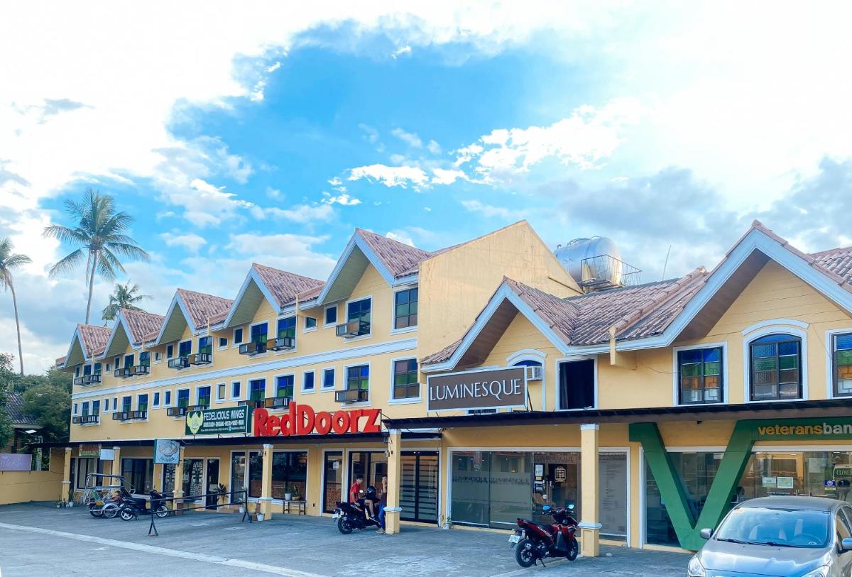 RedDoorz Plus at Balai Sofia Bed & Breakfast Batangas - Housity