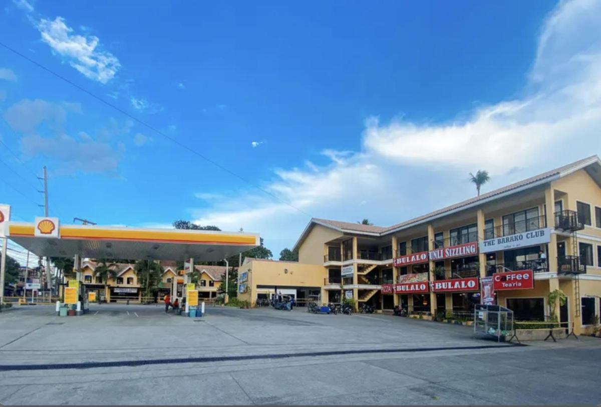 RedDoorz Plus at Balai Sofia Bed & Breakfast Batangas - Housity