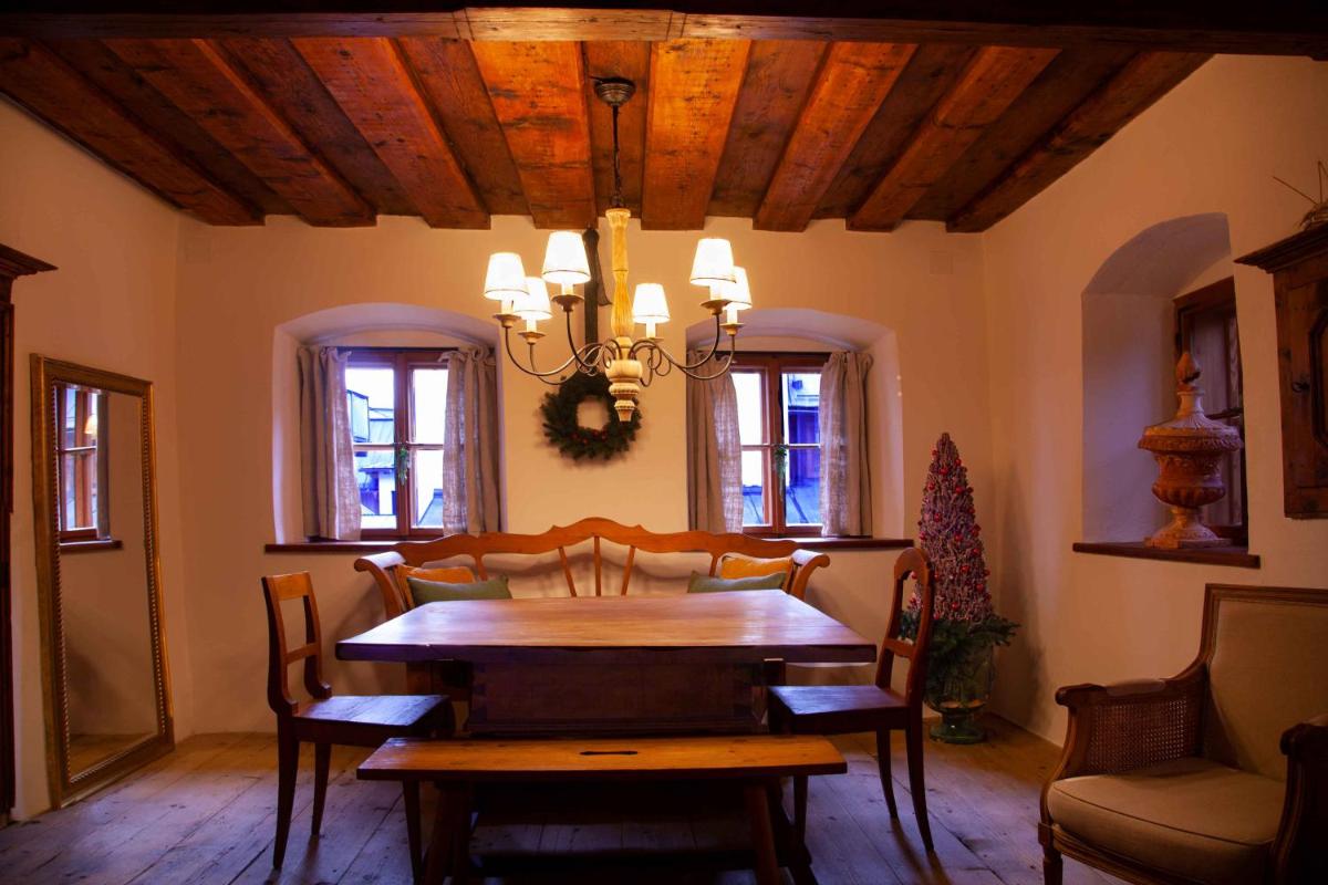 Living History (adults only) - Housity