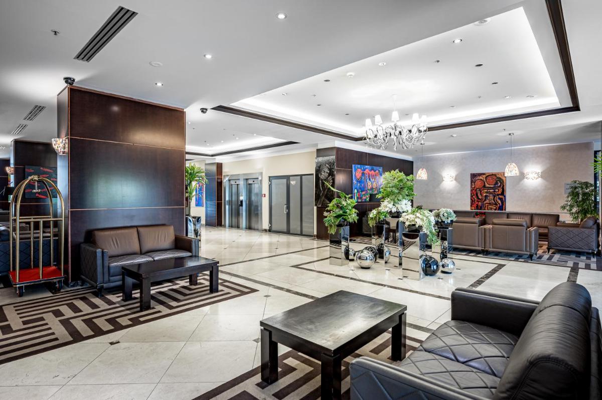 VILNIUS PARK PLAZA HOTEL, Restaurant & Terrace, Panorama Bar, Conference & Banquet Center - Housity