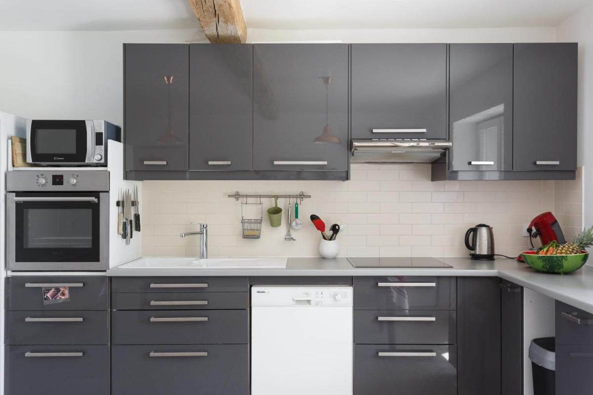 Longère de Charme - RANDO ESCALADE- Gîte avec Jardin spacieux - Confort & Wifi - Parking privé - Golf et château à 15 minutes - Housity