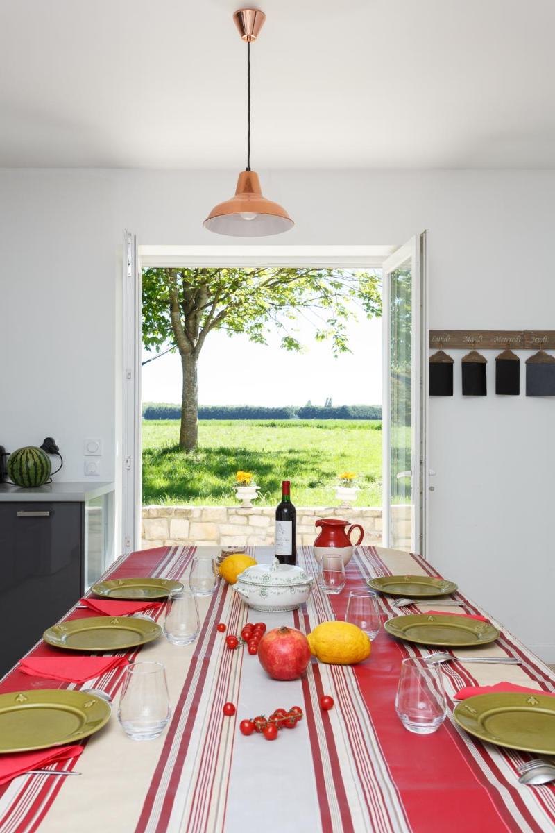 Longère de Charme - RANDO ESCALADE- Gîte avec Jardin spacieux - Confort & Wifi - Parking privé - Golf et château à 15 minutes - Housity