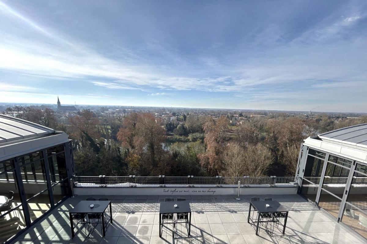 Balcon ou terrasse dans l'établissement Dali Hôtel Montauban