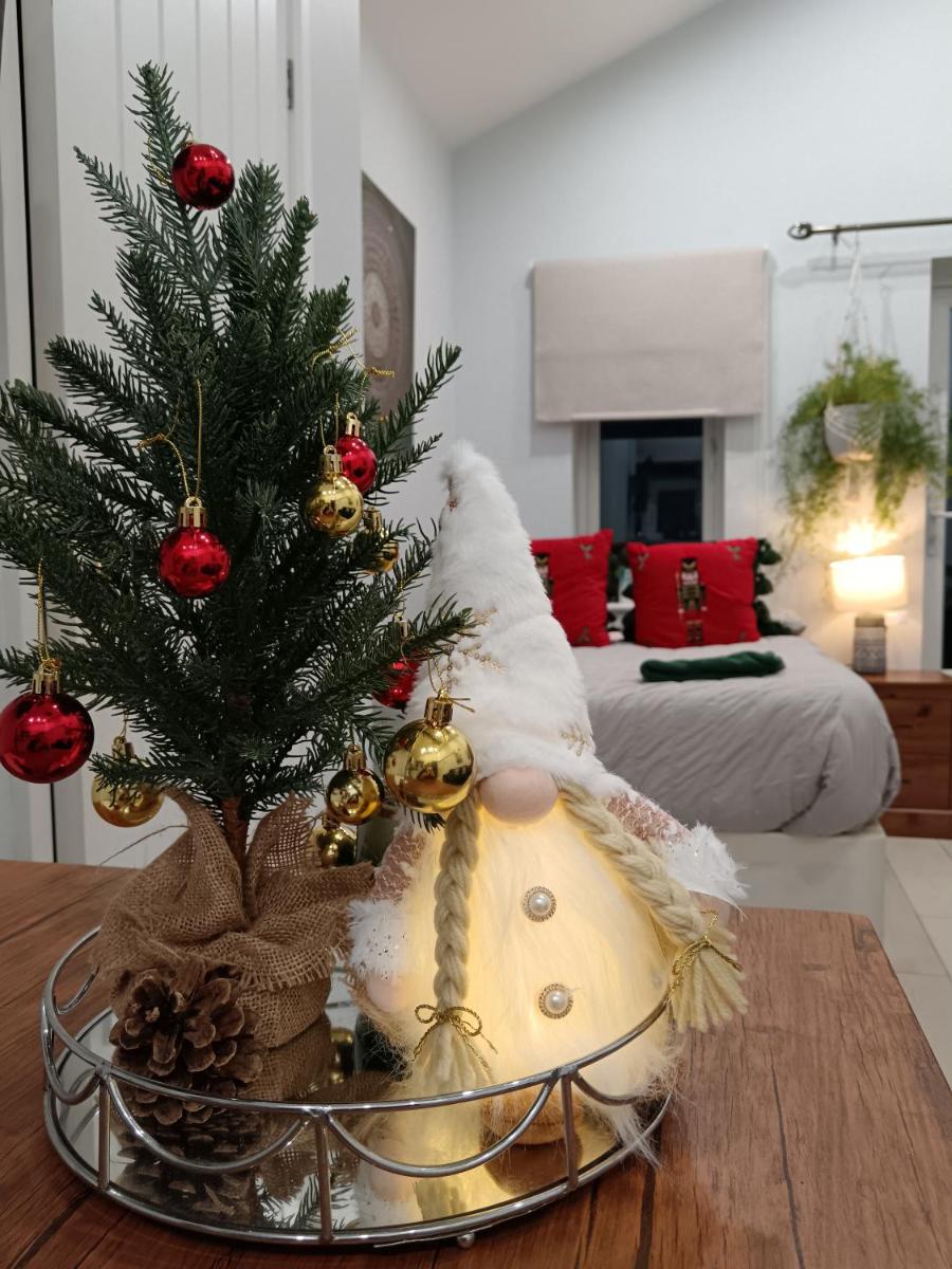 New, stylish studio flat with private patio and free on-street parking Check out at 11am - Housity