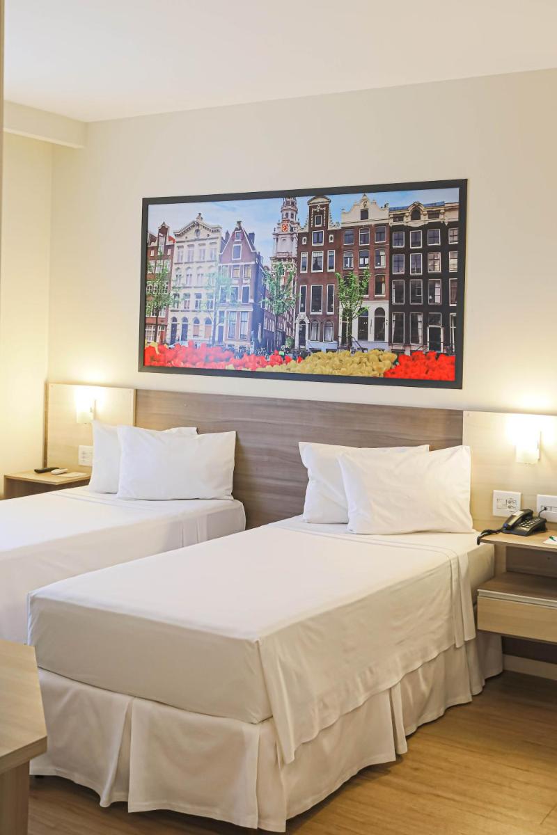 Hotel Amsterdam Montes Claros - Housity