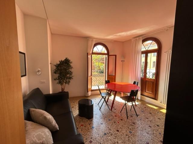 Venice Homes & Holidays - Housity