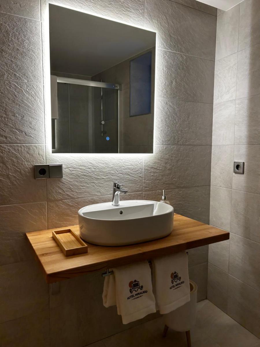 Hotel Miralrio Cacabelos - Housity