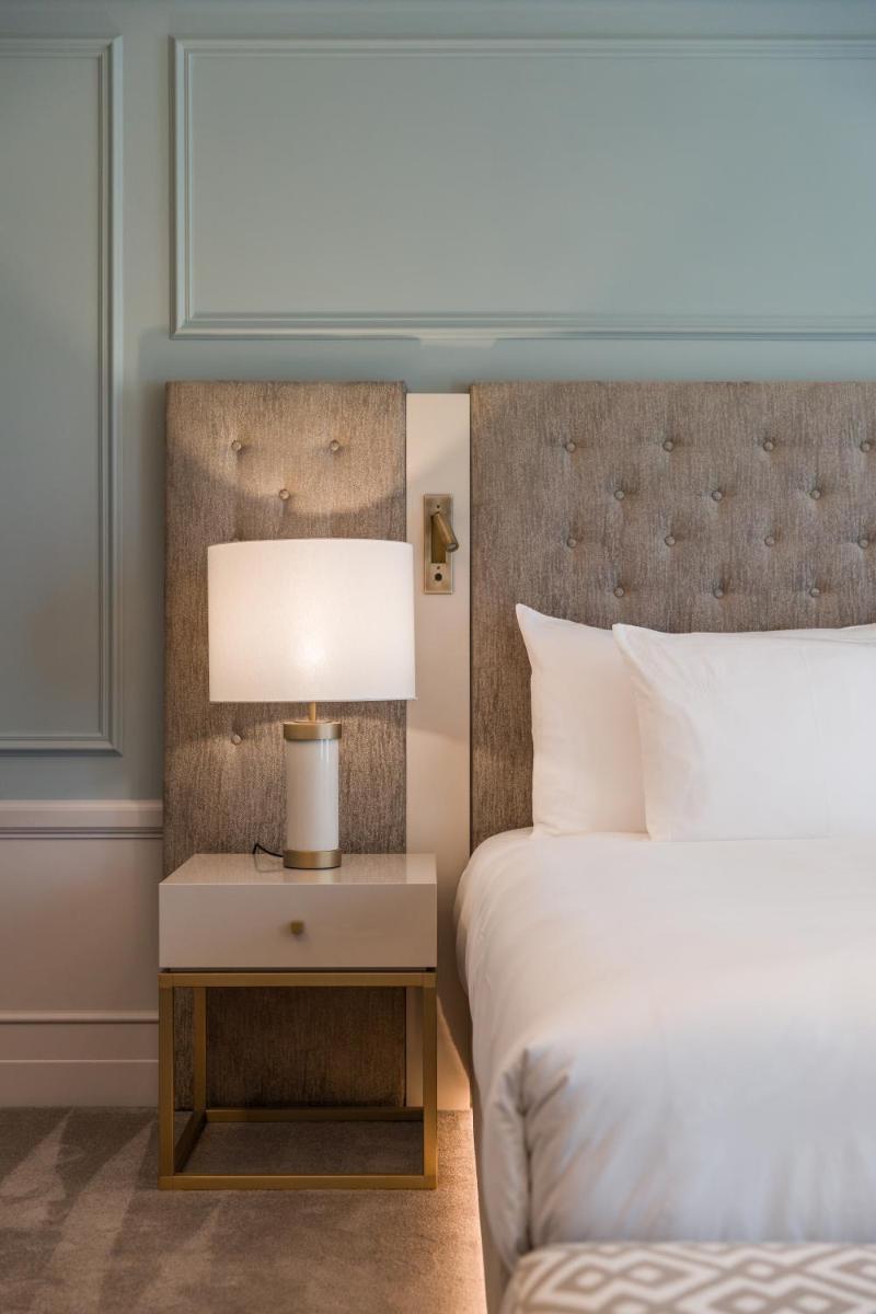 Uma cama ou camas num quarto em Amoure Hotel - The Leading Hotels of the World
