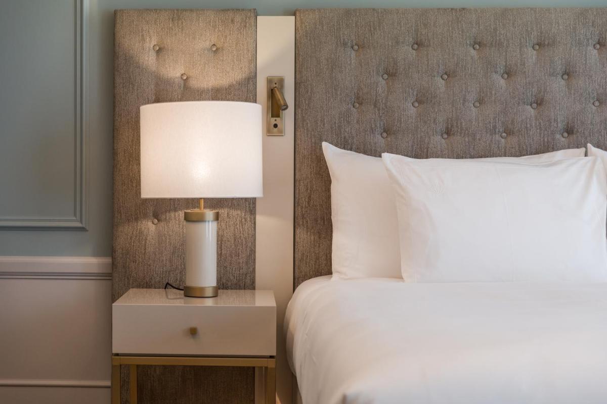 Uma cama ou camas num quarto em Amoure Hotel - The Leading Hotels of the World