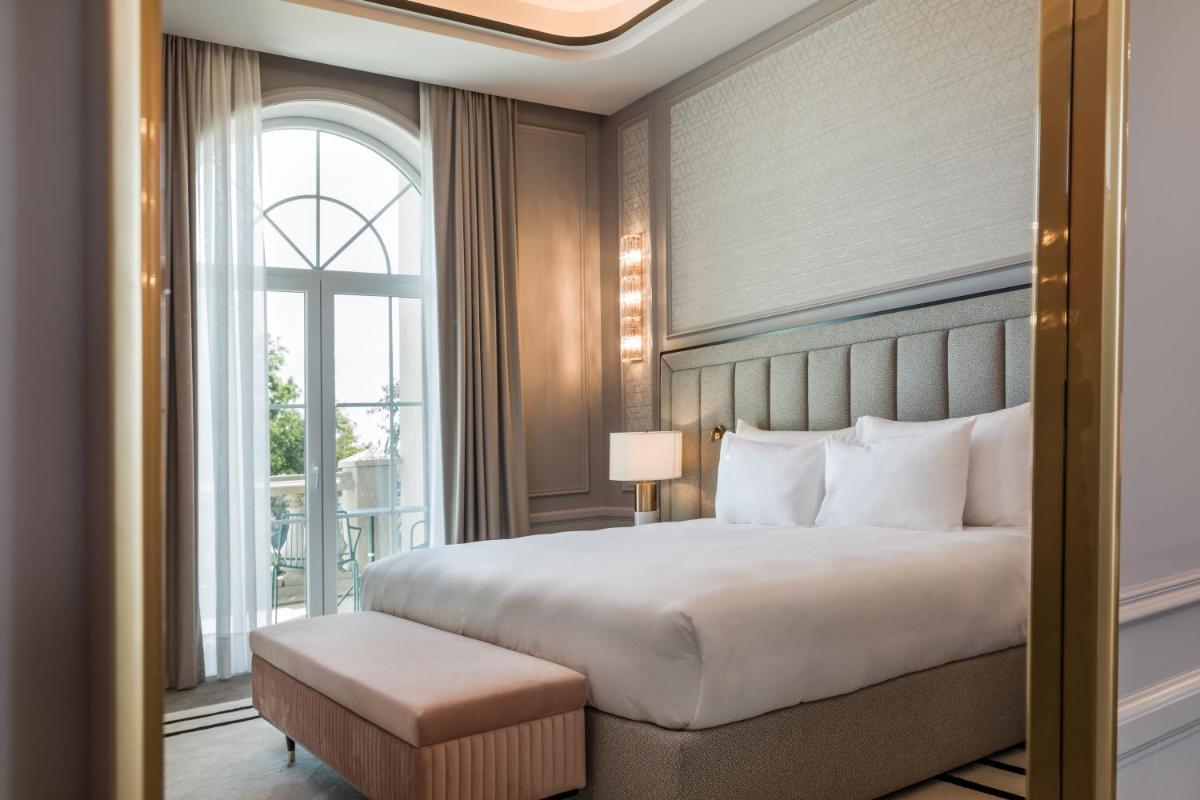 Uma cama ou camas num quarto em Amoure Hotel - The Leading Hotels of the World