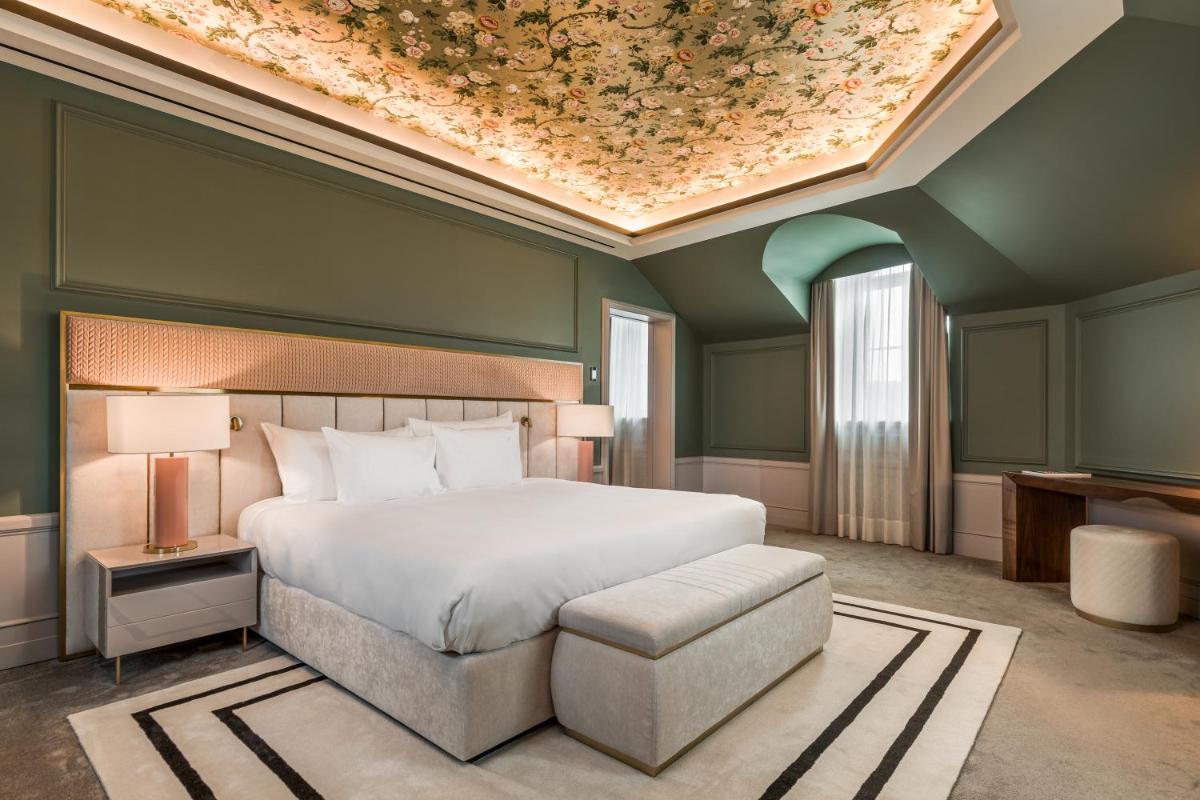 Uma cama ou camas num quarto em Amoure Hotel - The Leading Hotels of the World