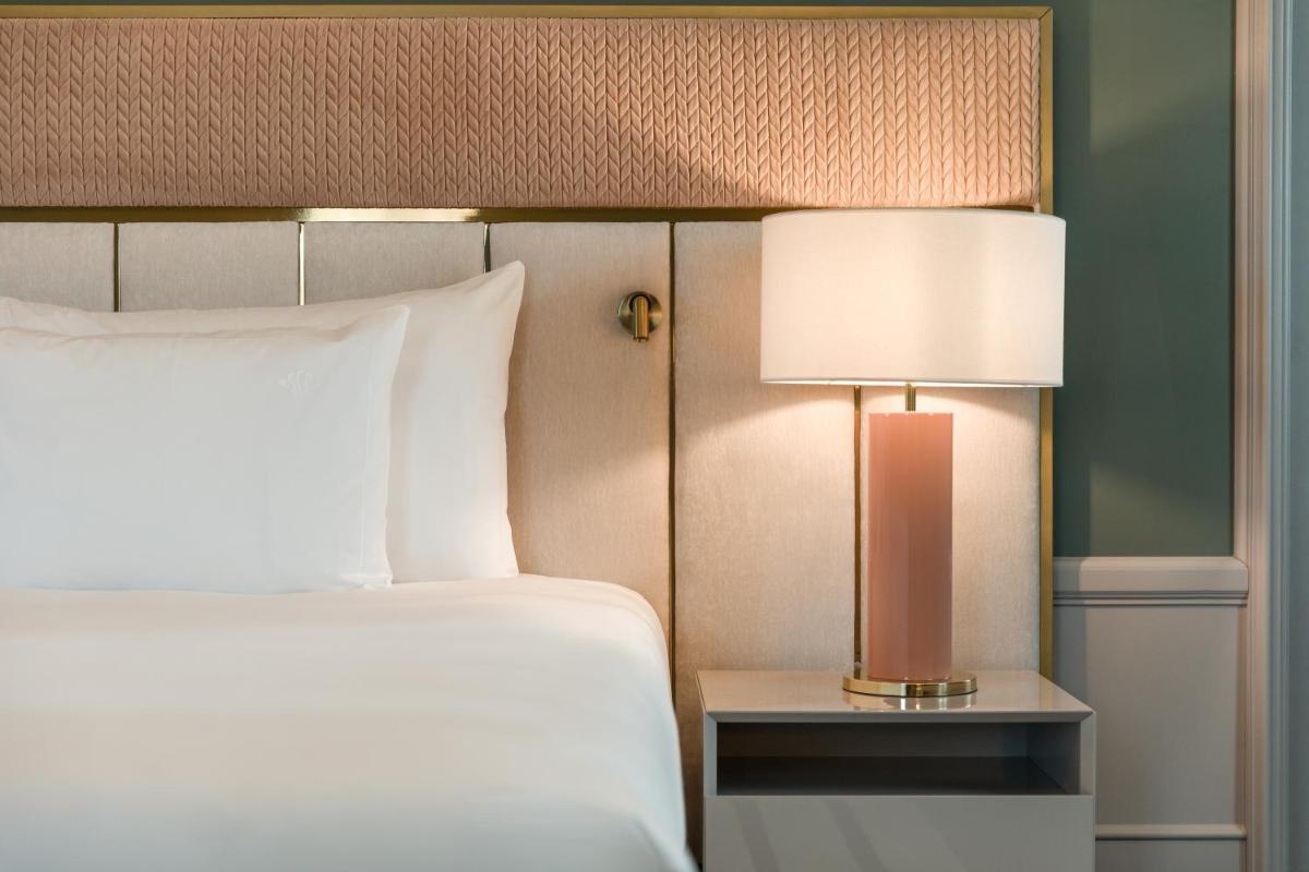 Uma cama ou camas num quarto em Amoure Hotel - The Leading Hotels of the World
