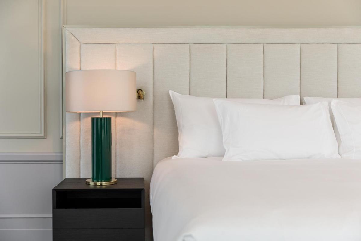 Uma cama ou camas num quarto em Amoure Hotel - The Leading Hotels of the World