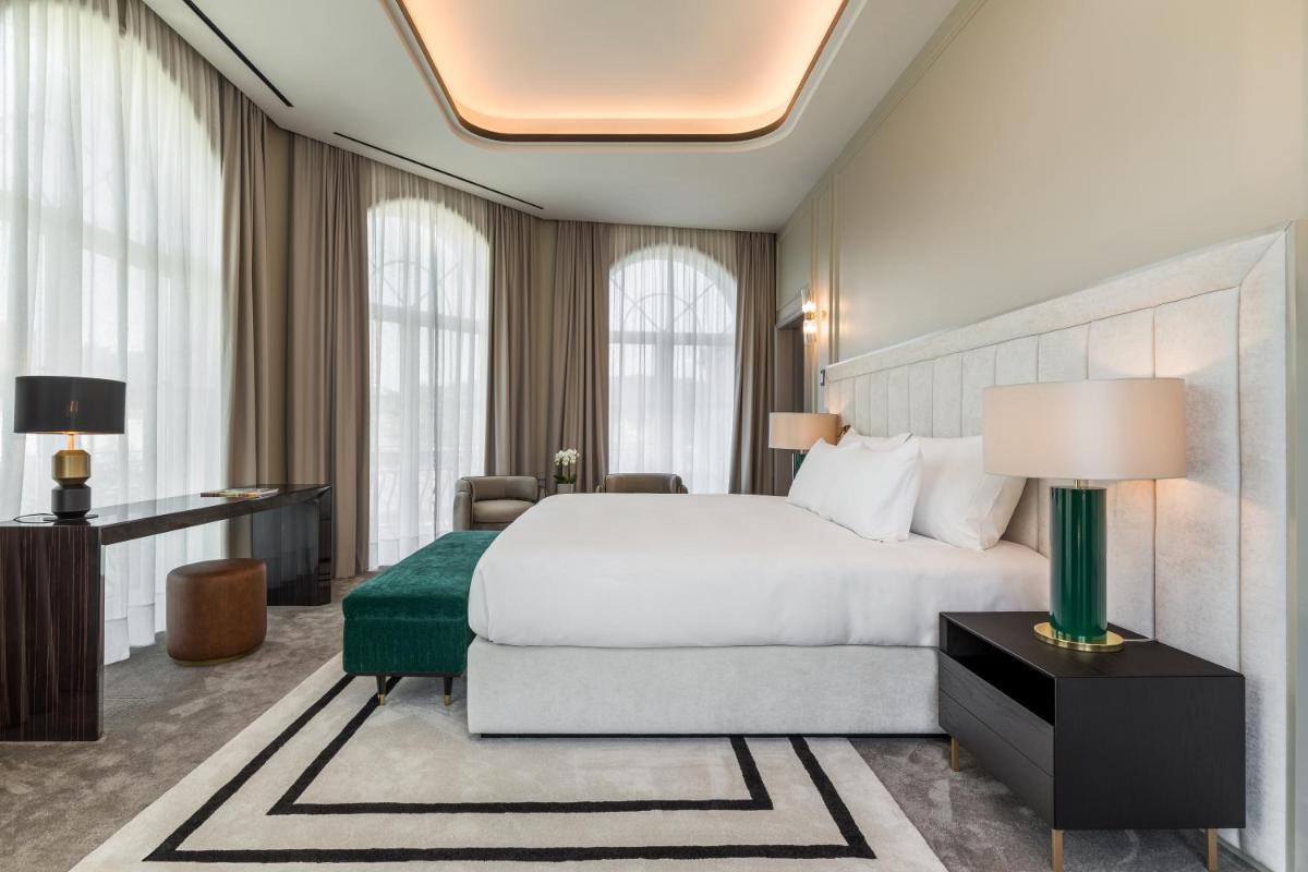 Uma cama ou camas num quarto em Amoure Hotel - The Leading Hotels of the World
