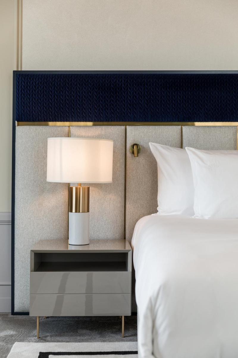 Uma cama ou camas num quarto em Amoure Hotel - The Leading Hotels of the World