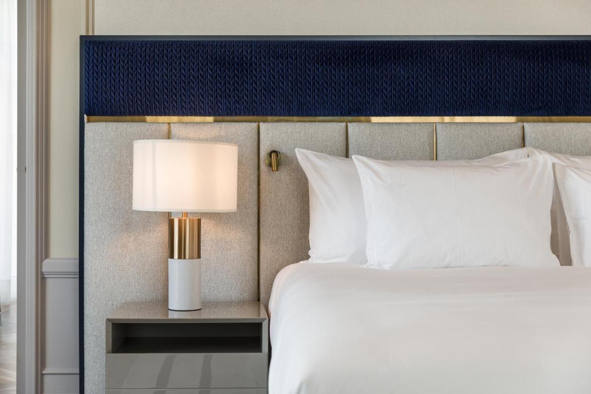 Uma cama ou camas num quarto em Amoure Hotel - The Leading Hotels of the World