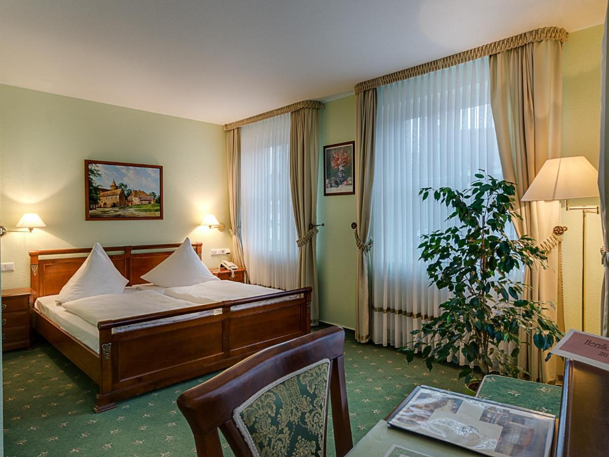 Hotel Zur Burg GmbH - Housity