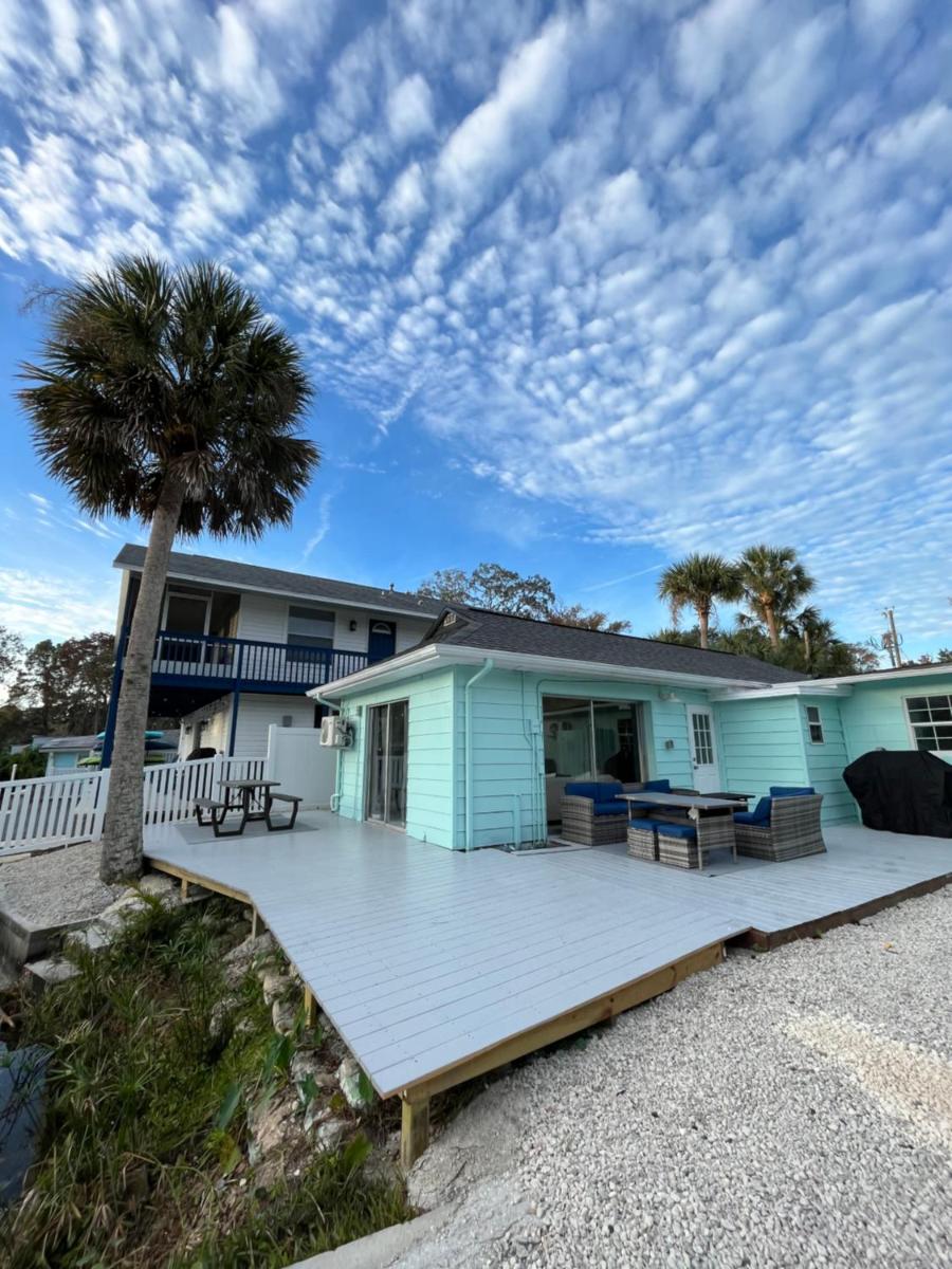 Weeki Wachee Retreat Canal home with hot tub kayaks canoe and boat with trolling motor included - Housity