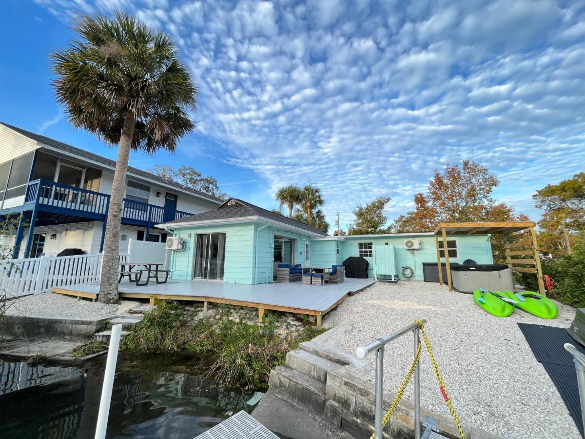 Weeki Wachee Retreat Canal home with hot tub kayaks canoe and boat with trolling motor included - Housity