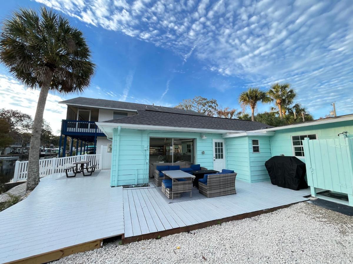 Weeki Wachee Retreat Canal home with hot tub kayaks canoe and boat with trolling motor included - Housity