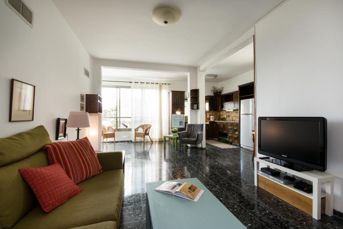 Eshkol Housing Carmel Center: Forest retreat - Housity