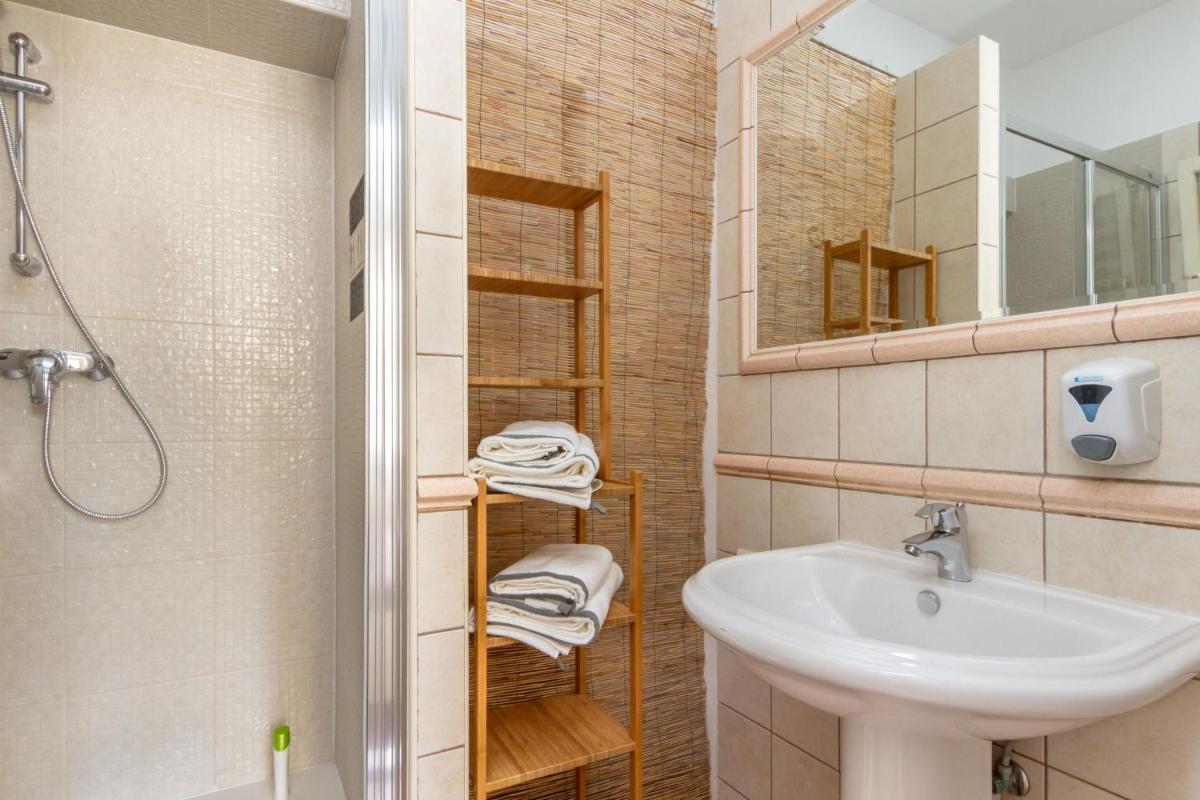 Apartments Aspalathos - Housity