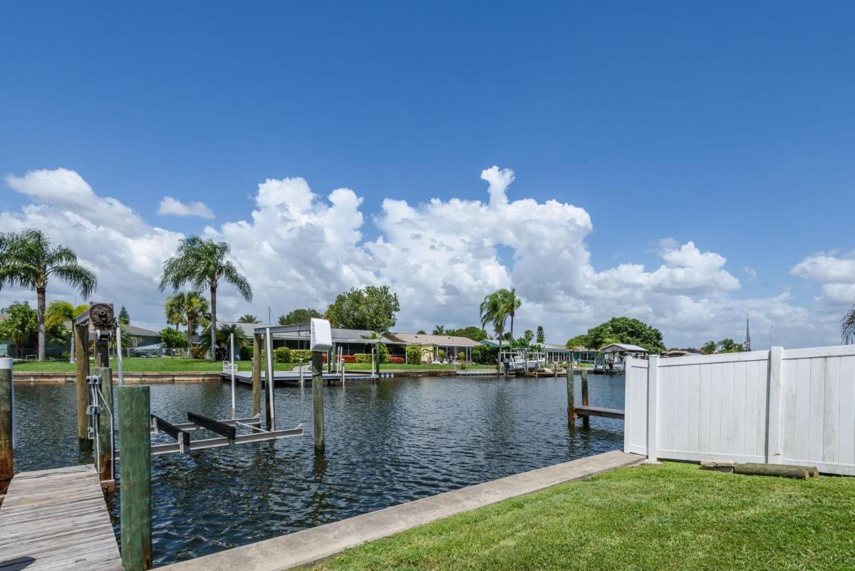 Newly Renovated Condo in Apollo Beach - Housity