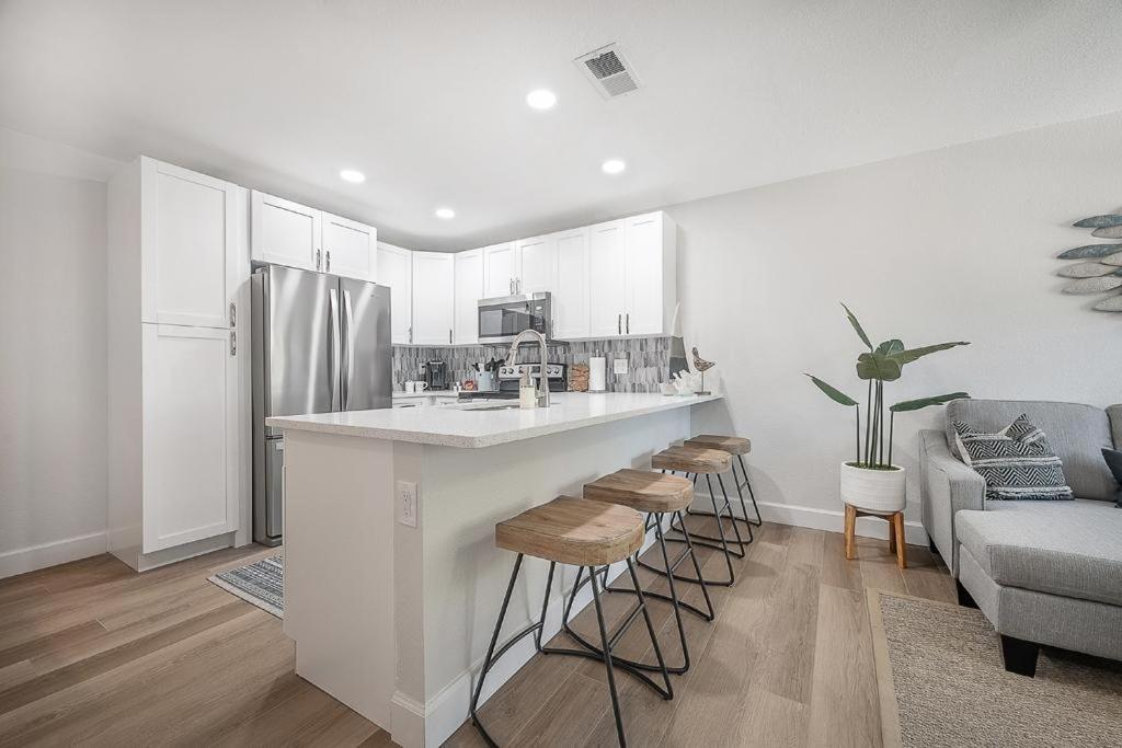 Newly Renovated Condo in Apollo Beach - Housity
