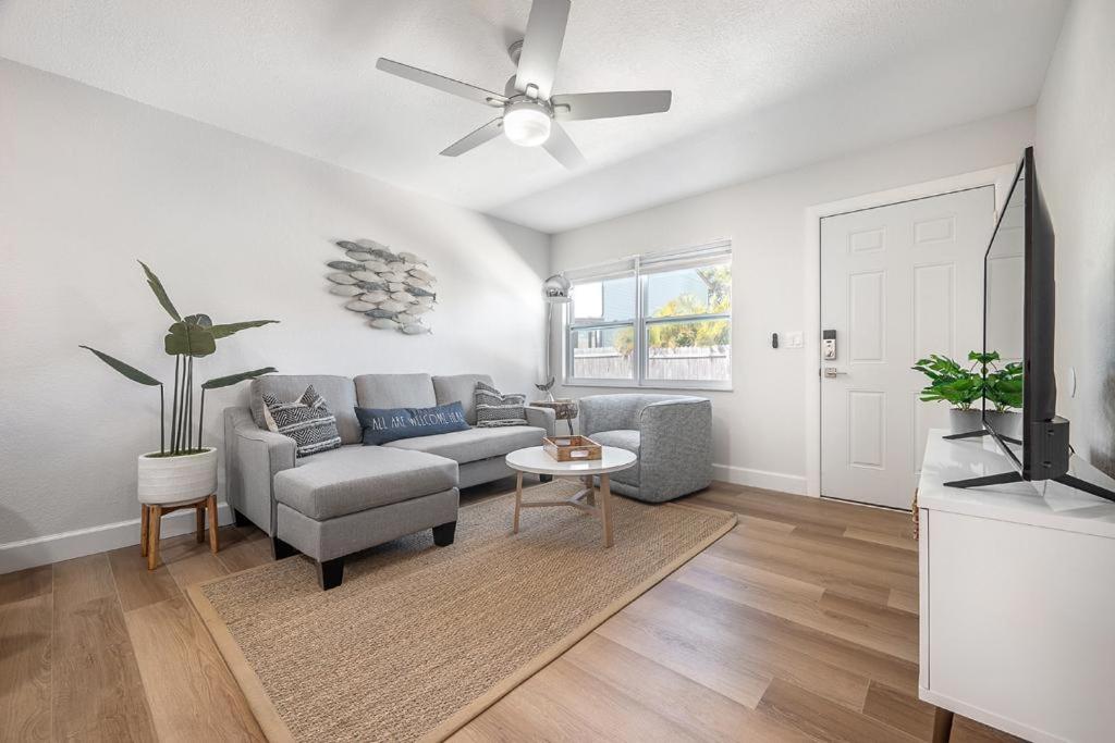 Newly Renovated Condo in Apollo Beach - Housity