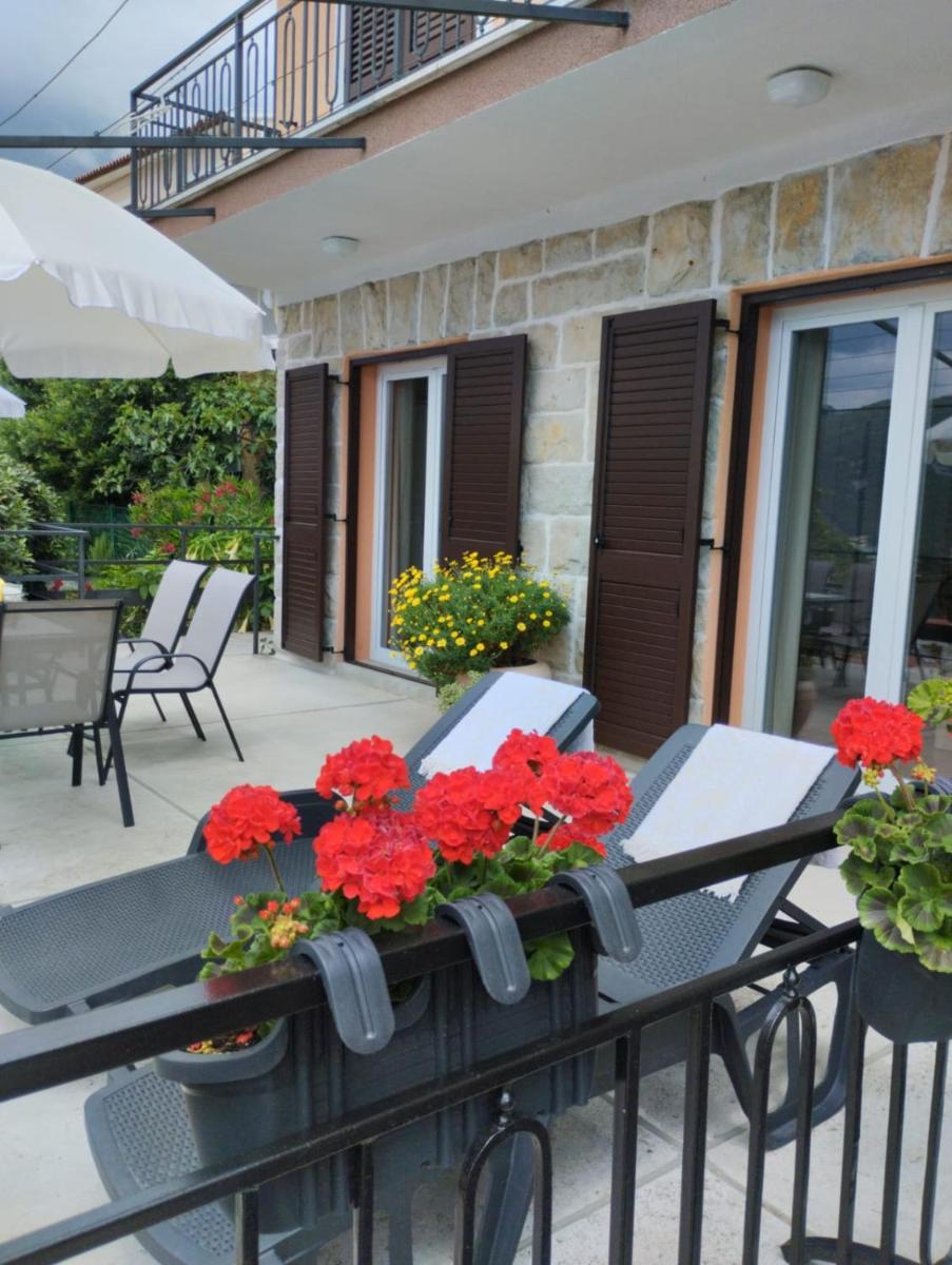 Apartment Bruna with terrace and spectacular sea view - Housity