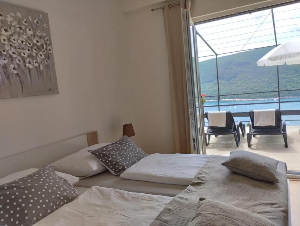 Apartment Bruna with terrace and spectacular sea view - Housity