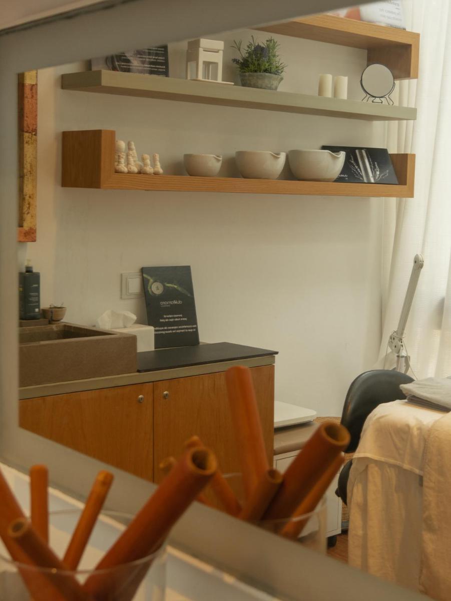 Una televisión o centro de entretenimiento en Hostal Empúries