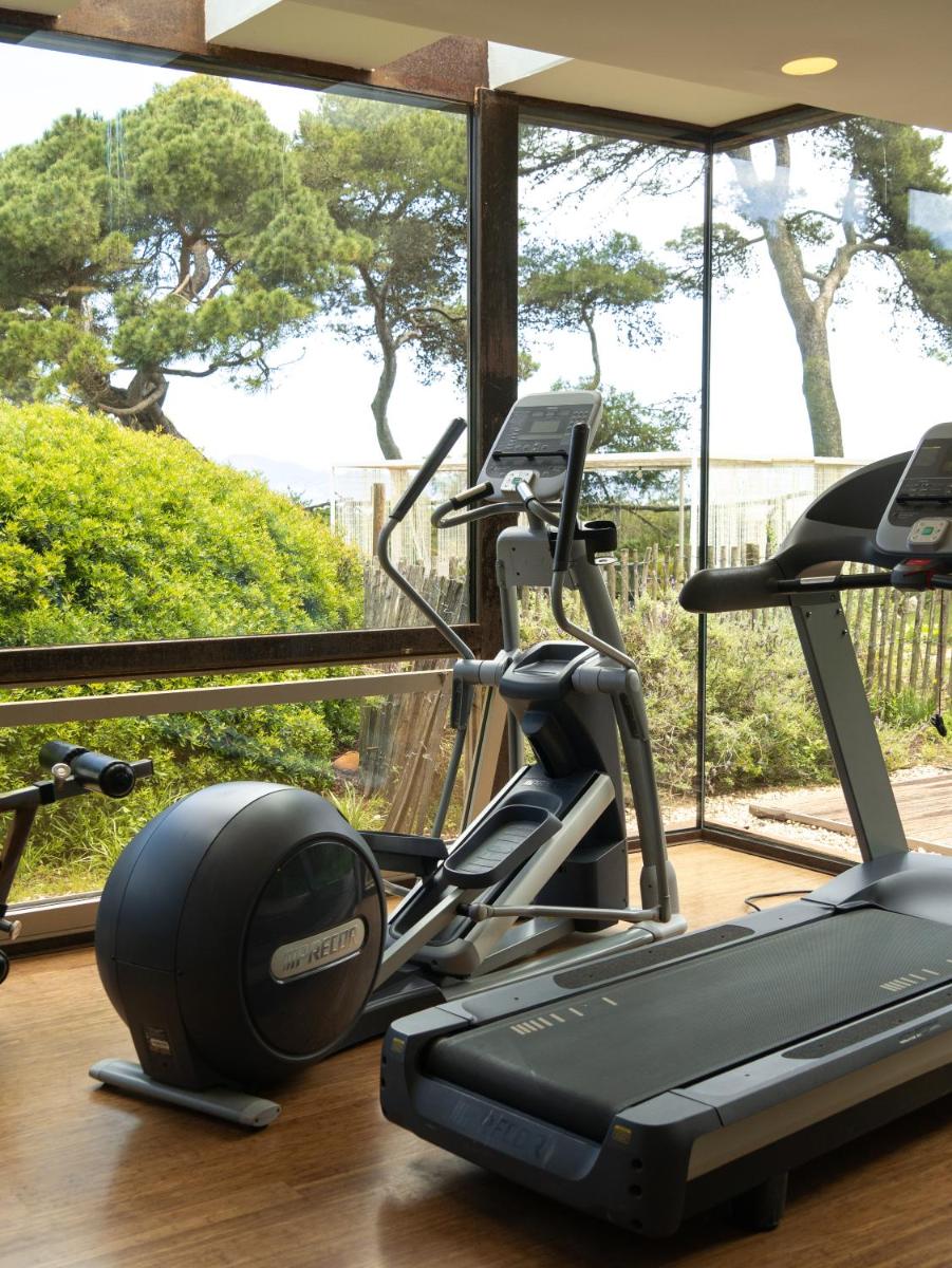 Gimnasio o instalaciones de fitness de Hostal Empúries