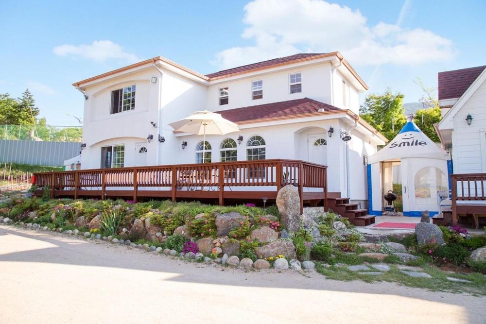 Hapcheonho View Smile Pension - Housity