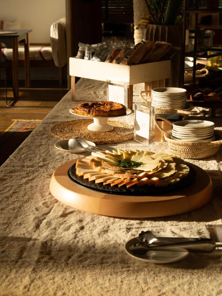 Comida en o cerca de este hotel