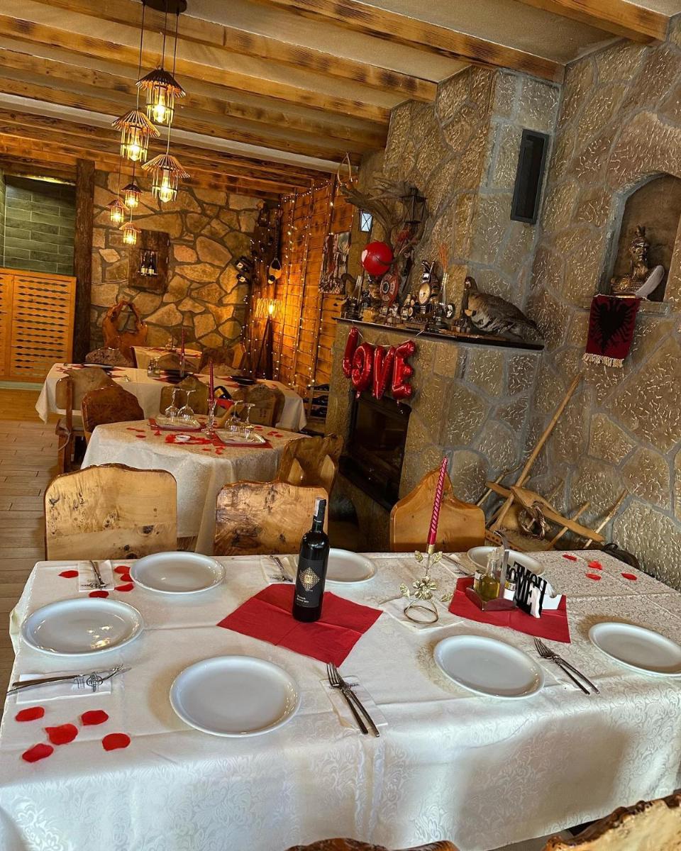 HotelRestaurant Gështenja - Housity