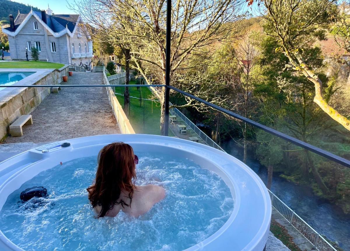 Villa Boutique 1880-Romantic Historic Boutique Hotel with Outdoor Jacuzzi - Housity