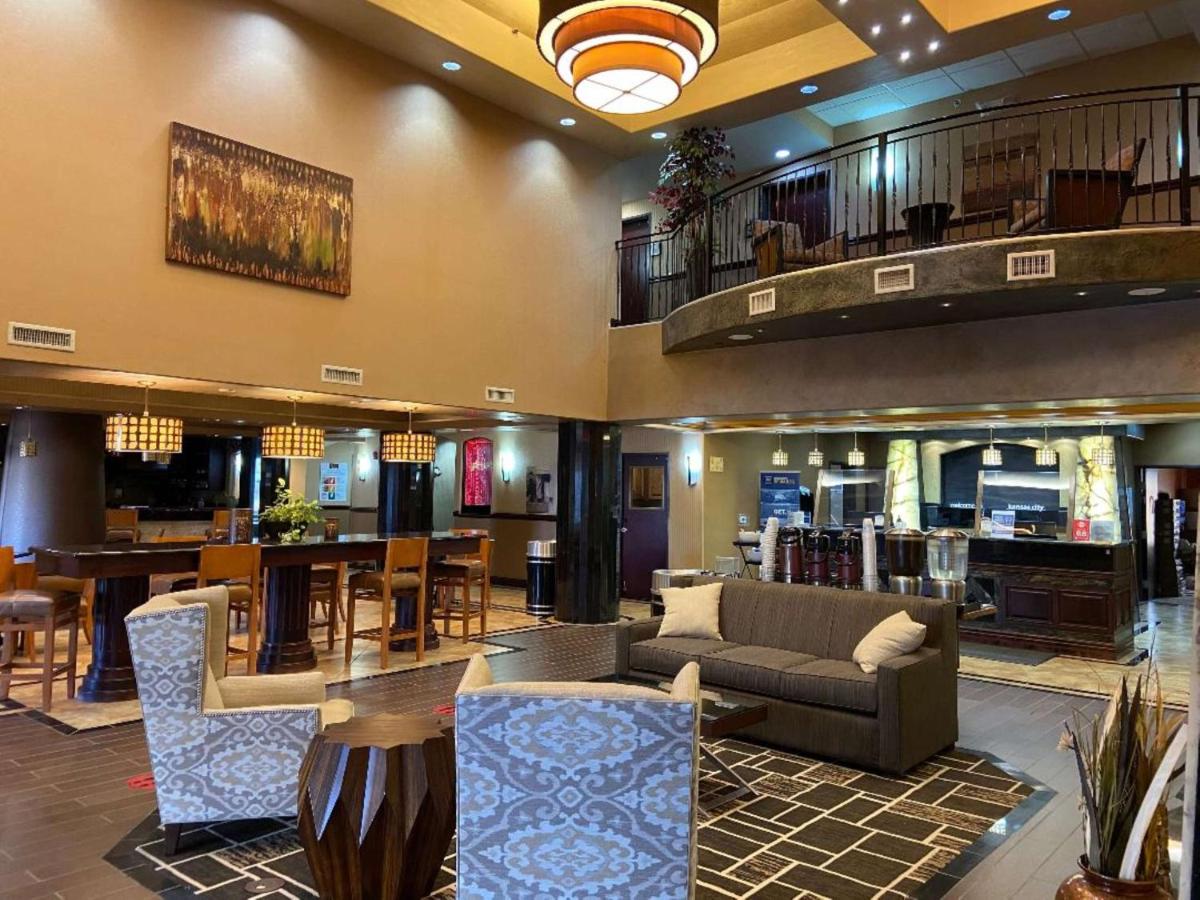 Best Western Plus KC Speedway Inn & Suites - Housity