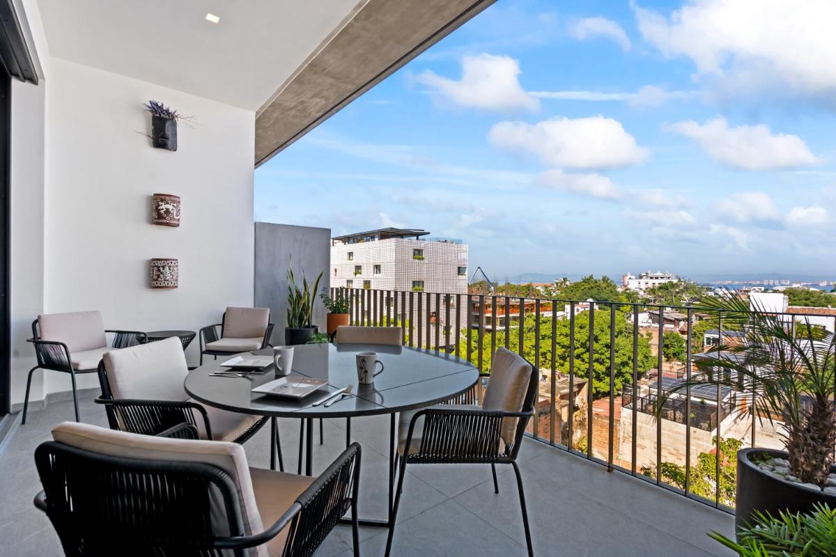 2B Modern Romantica Luxury Condo - Housity