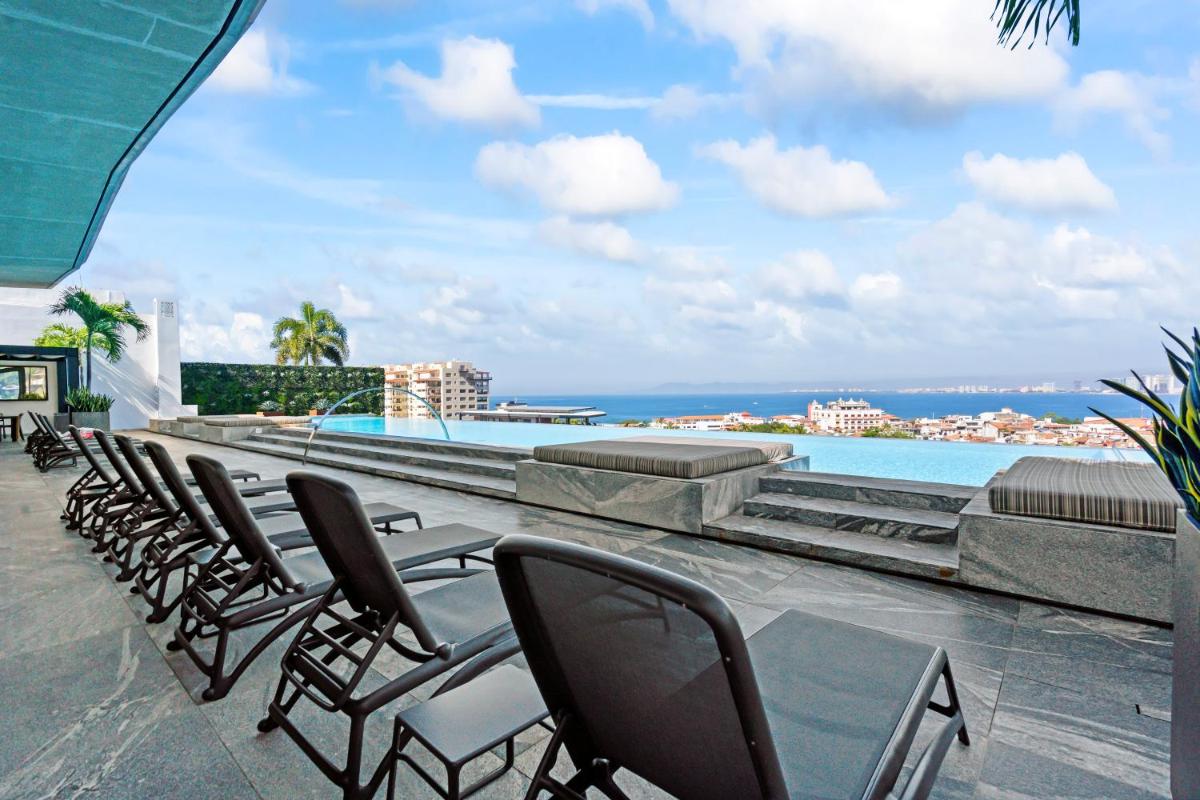 2B Modern Romantica Luxury Condo - Housity