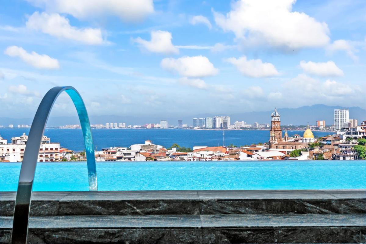 2B Modern Romantica Luxury Condo - Housity